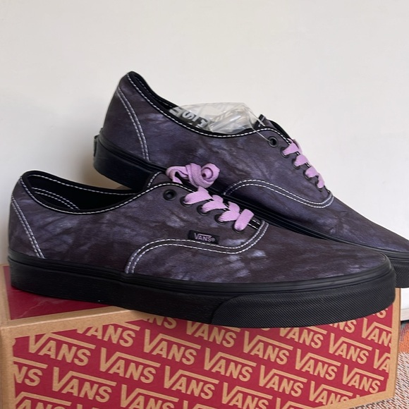 Vans Men’s Authentic
Midnight Shift Black/Black
VN0009PVBKA
Sneakers - Picture 5 of 16
